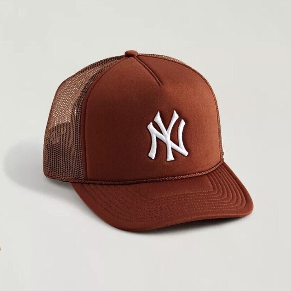New '47 UO Exclusive New York Yankees Trucker Hat in Bronze Brown